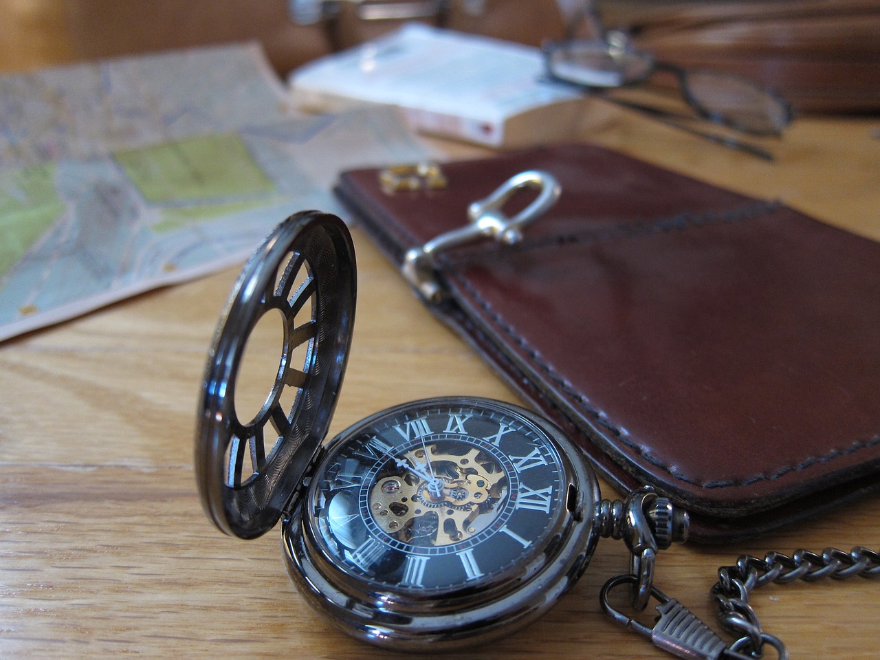 W poszukiwaniu zegarka idealnego dla podróżników: modele z drugą strefą czasową